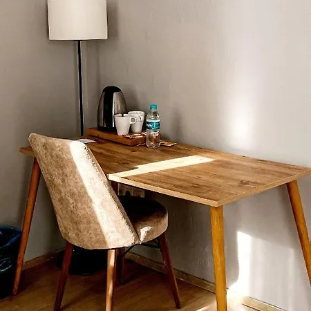 5 Mins To Airport Private *